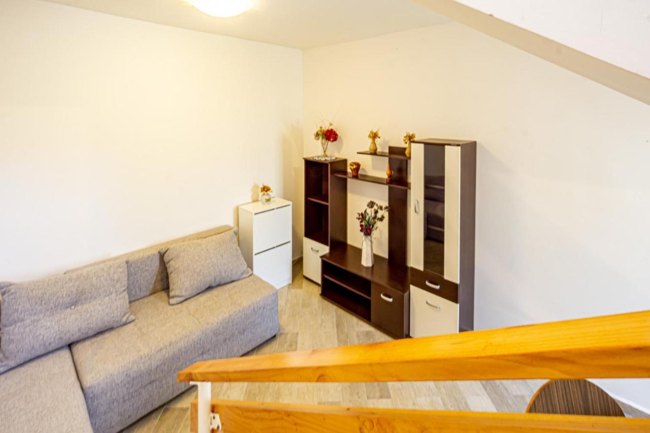 Kob Orog Good Location With Sea Views And Modern Decor Διαμέρισμα Metajna Εξωτερικό φωτογραφία